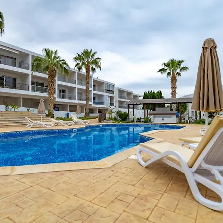 Celine Apartment Peyia